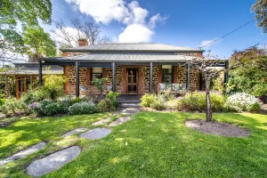 Image of Secret Garden - Luxury Cottage - Giant 85inch TV