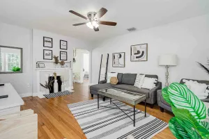 Image of Boho Bungalow 3br, Steps from Swan Lake Morton