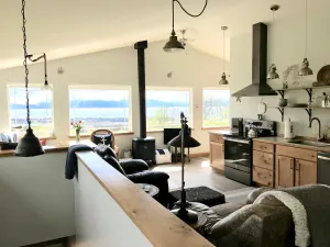 Image of Loft on the Hill - In-town, Luxury, BIG VIEW!