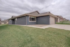 Image of Spacious cabin! Grassy backyard! 3 Brd 2.5 bath Lots of supplies in pantry!