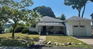 Image of Right on the River! walking to town/artpark/docks