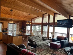 Image of Jody’s Lakehouse-Cedar home w hot tub on the lake