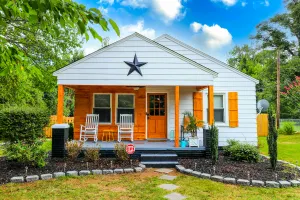 Image of ⭐️CASA MARIA⭐️⛳️📚🏥🏟🌮🐕