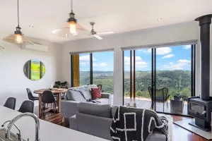 Image of Luxury 1 Bedroom Cabins - Best views in Maleny