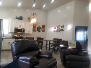 Image of 45 minutes from Moab, located in Green River Utah  R guest house