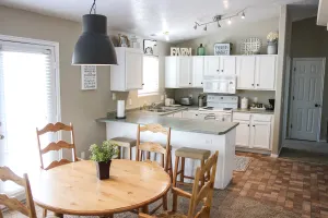 Image of Beautiful Green River Haven Near Stunning Views