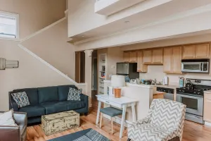 Image of Baylights Waterfront View Loft located in old town