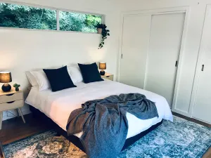 Image of Position Perfect in the Heart of Sherbrooke