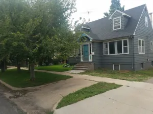 Image of Magpie Hideaway (just 2 blocks from UW)