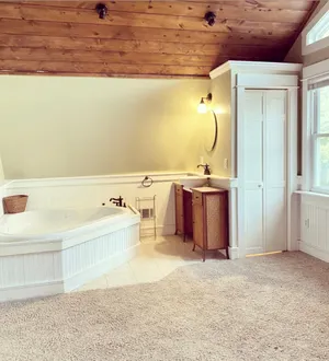 Image of Spacious Home, Jacuzzi Tub in Master, Near MSU!