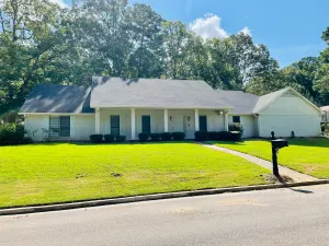 Image of The HANLEY House  Golfcourse Community