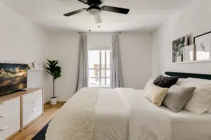 Image of Sophisticated Long Beach Suite with Patio Dining and Parking NRP21-00185