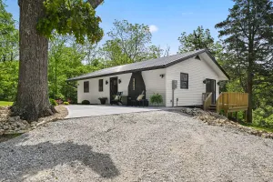 Image of Hillside Haven | Peaceful Stay Near Perfect North