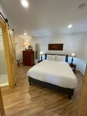 Image of Super Comfortable Downtown Studio Kitchen - EOU