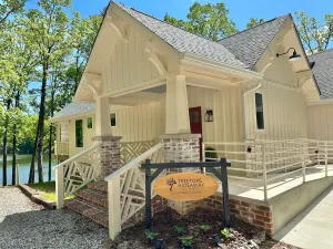 Image of Romantic*4 Poster on Water*FirePit*Canoe*NewBuild