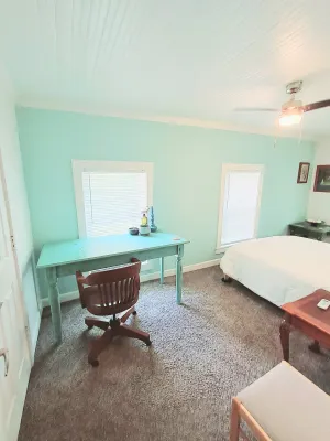 Image of Earthvine: Zen Pet-Friendly Downtown Oasis