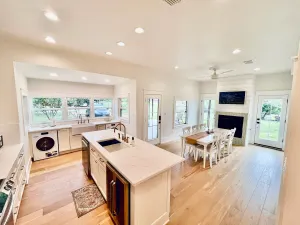 Image of Elizabeth House - 3 BR, Walk to Square!