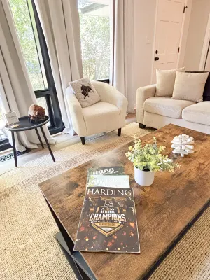 Image of Small Town Modern Retreat Near HU