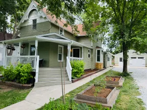 Image of Beautifully updated quiet oasis