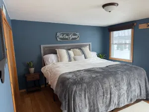 Image of Underhill Cabin on the Lake