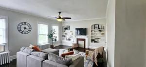 Image of Entire Upper Level 2 BDRM Duplex