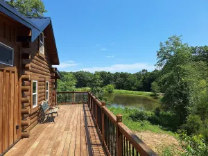 Image of Rustic, Secluded log cabin w/ lake