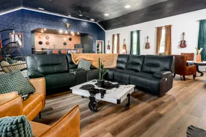 Image of Spacious Family Entertain Retreat Cozy Sleeps 18+