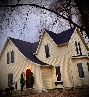 Image of Walking downtown Noble Cottage 3 Bdrm 4 bds 2 bath