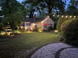 Image of Private Cottage, Guesthouse, Queen Bed & Kitchen