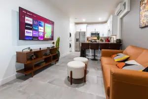 Image of Oasis 6Mi Disney 2Mi Hospitals kBD SFBD 4Guest W/D