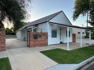 Image of Cottage on High