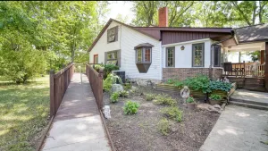 Image of Cozy 2.5 Acres Farmhouse whit hot tub