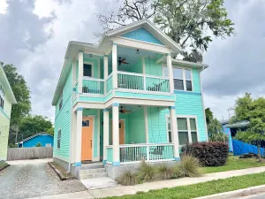Image of The Orange Blossom Suite | Near UF, Shands, D-town
