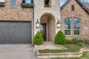 Image of Spacious and Modern 4BR 2BA 5MintoDFW