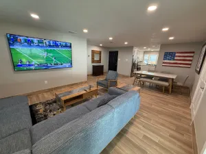 Image of LSU House - 4 bedroom sleeps 12 - On Campus