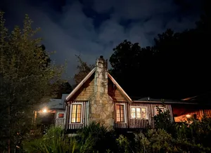 Image of VTG 1910 Log Cabin w/Loft~Hot Tub~Goats~Fresh Eggs