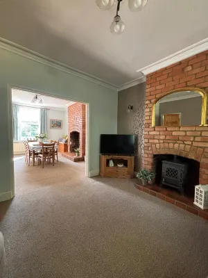 Image of House on the Green Spacious-Super location