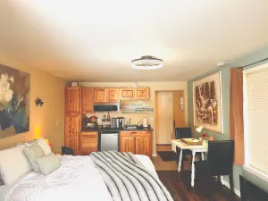 Image of Sweet Studio: BBQ/FirePit/Mini Golf/Horseshoes