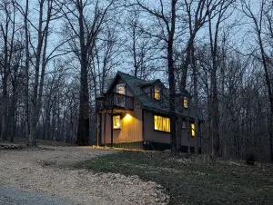 Image of Quiet Hillside Cottage, Near Illinois River