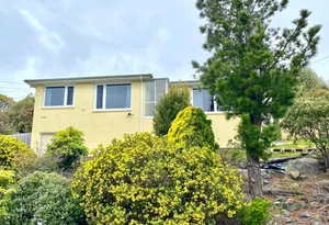 Image of Sunny Spacious Mountain Views Holiday Home