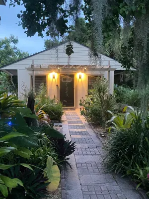 Image of The Pineapple Cottage 1/2 Block from Indian River