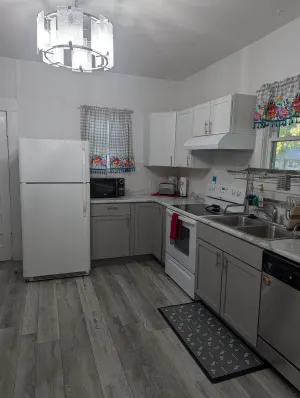 Image of Comfortable 3 bed home, close to downtown. #iron