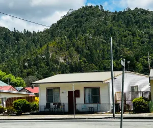 Image of The Lazy Frog Cottage