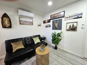 Image of Private Entrance kingbed close Oldtown Alhambra! 2