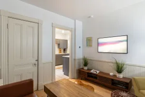 Image of Cityscape Sanctuary: parking+laundry