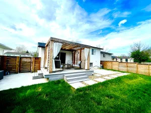 Image of The Pilot's Private Home 4BR\/2BA w\/ Pergola