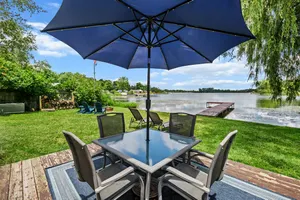 Image of Cottage on the lake (with kayaks)