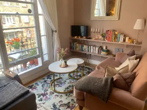 Image of Cosy and Stylish Home with Balcony - Long Stays Welcome