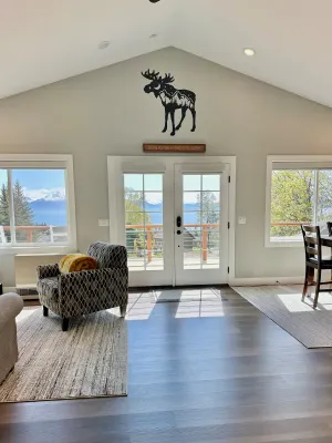 Image of Charming Retreat Mountain/Bay Views Cozy Fireplace