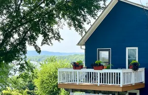 Image of Bluffside cottage with gorgeous views